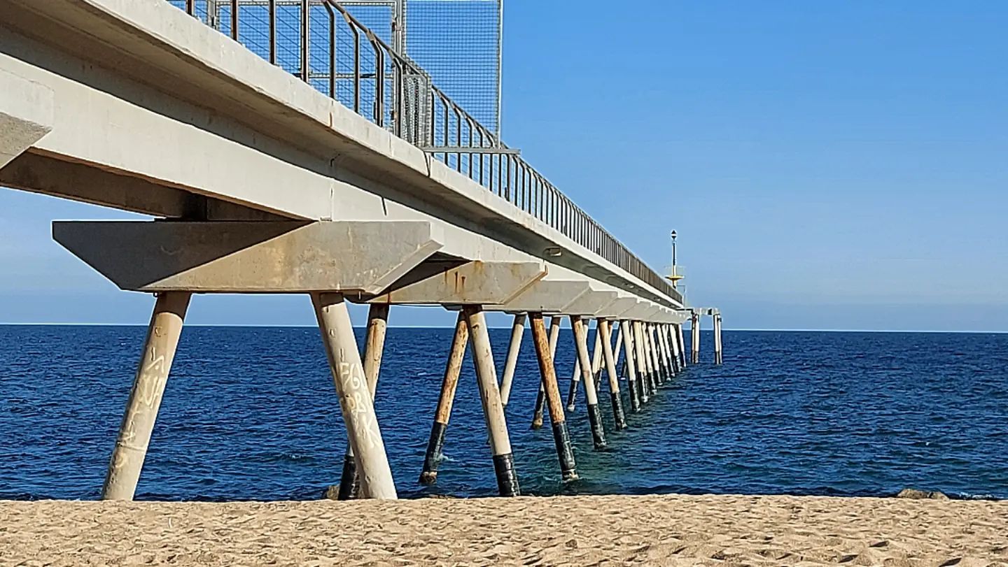Bridge to nowhere #badalona #bridge #brutalism #industrialdesign #sea #mediterranean #mediterraneo